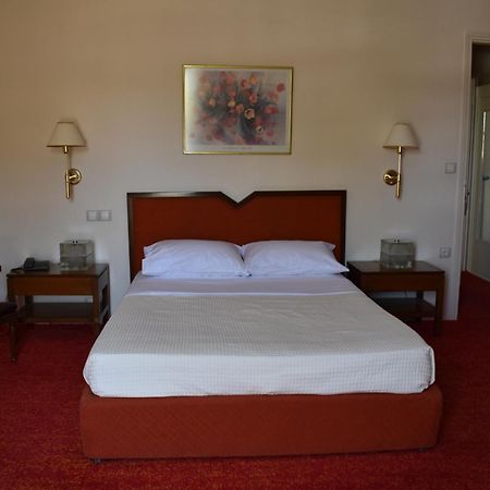Hotel Theoxenia Mesolóngion 외부 사진