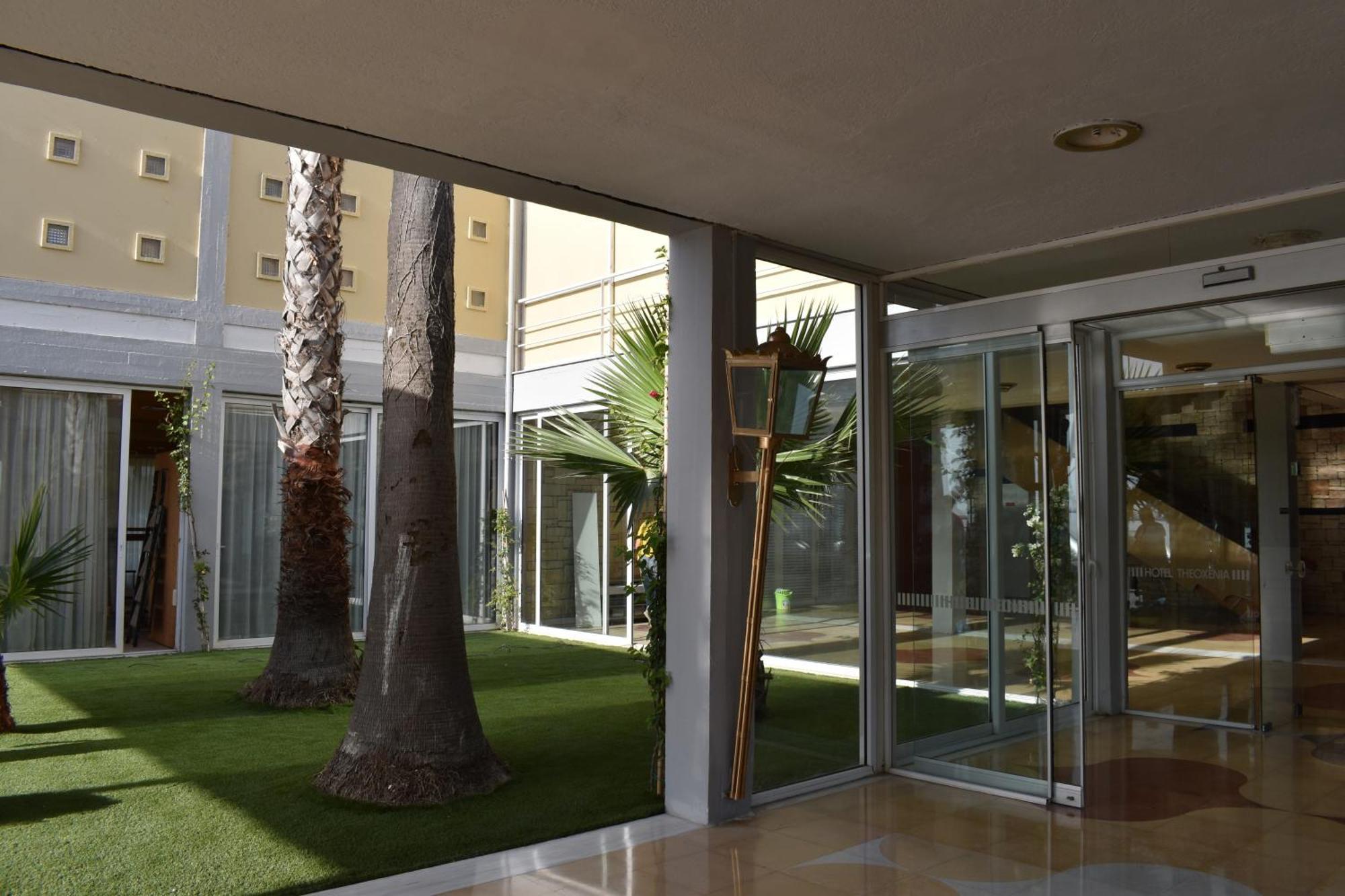 Hotel Theoxenia Mesolóngion 외부 사진