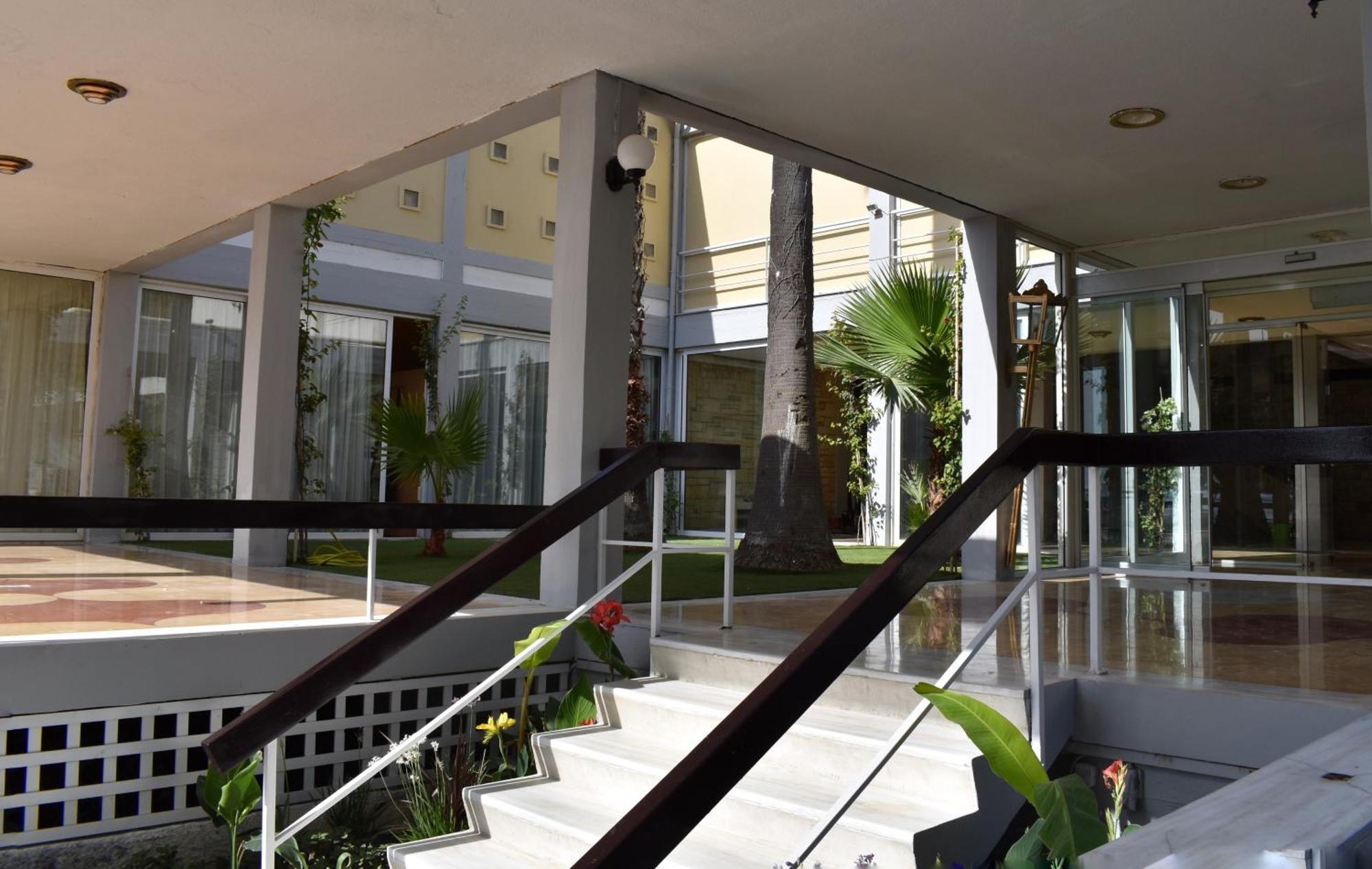 Hotel Theoxenia Mesolóngion 외부 사진