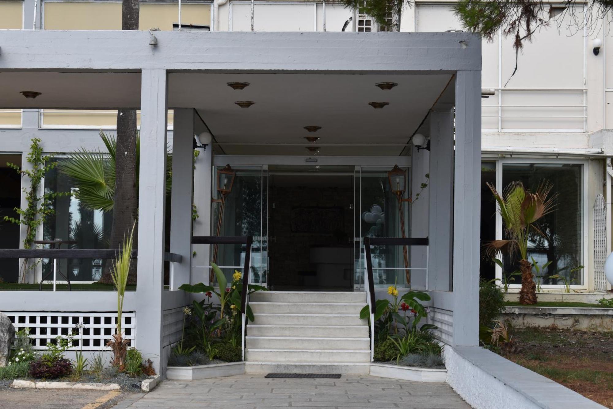 Hotel Theoxenia Mesolóngion 외부 사진