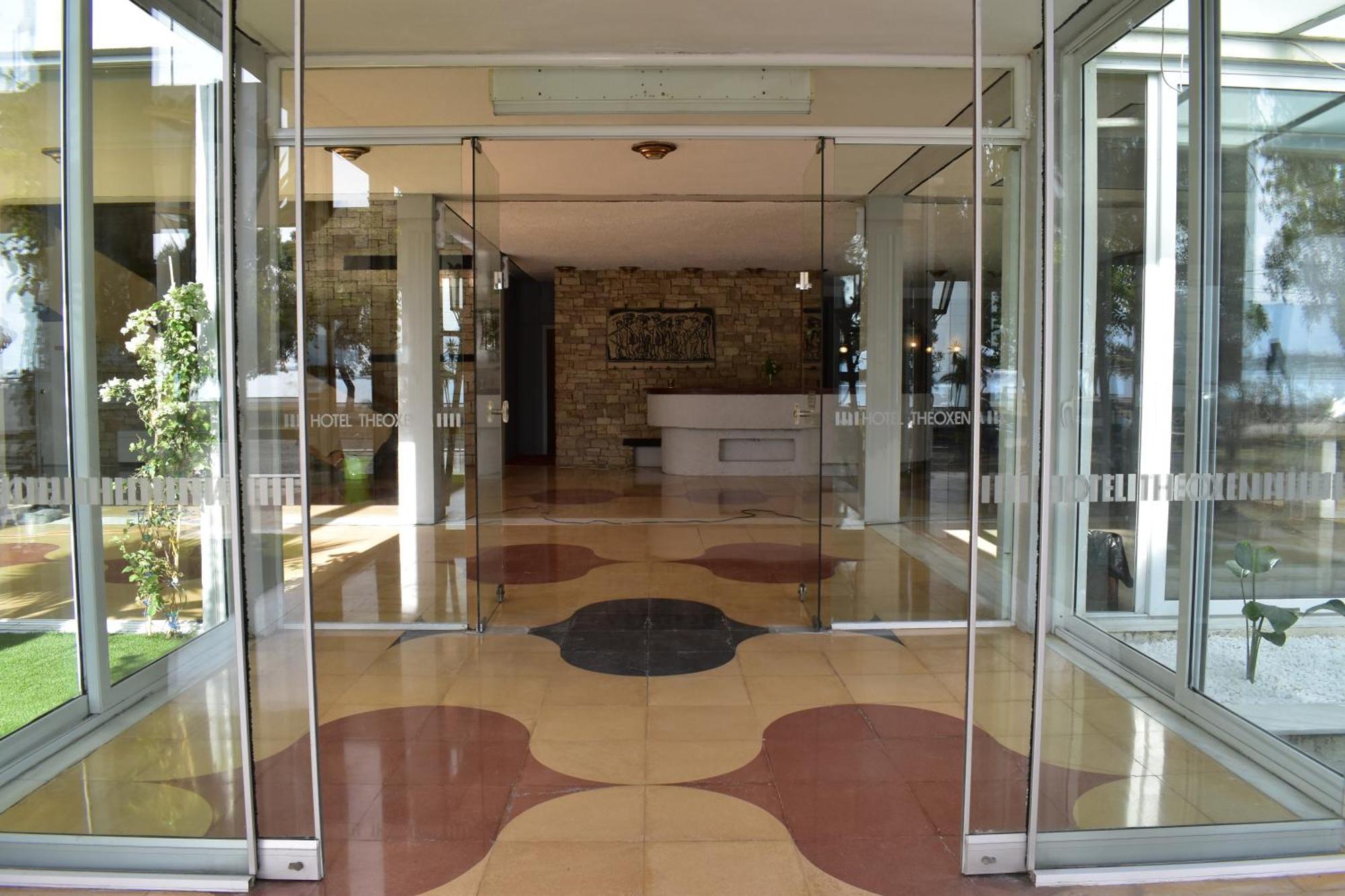Hotel Theoxenia Mesolóngion 외부 사진