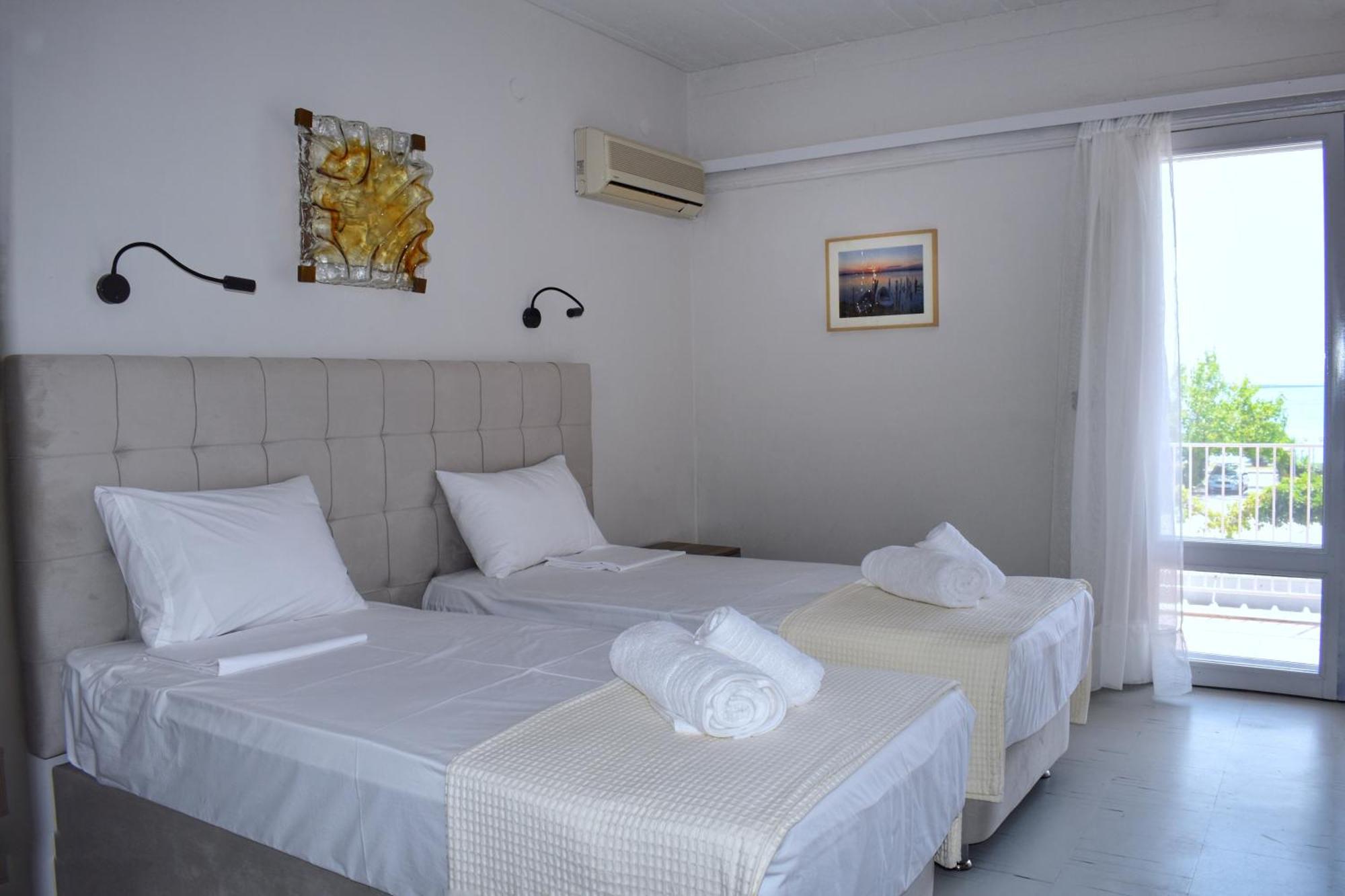 Hotel Theoxenia Mesolóngion 외부 사진
