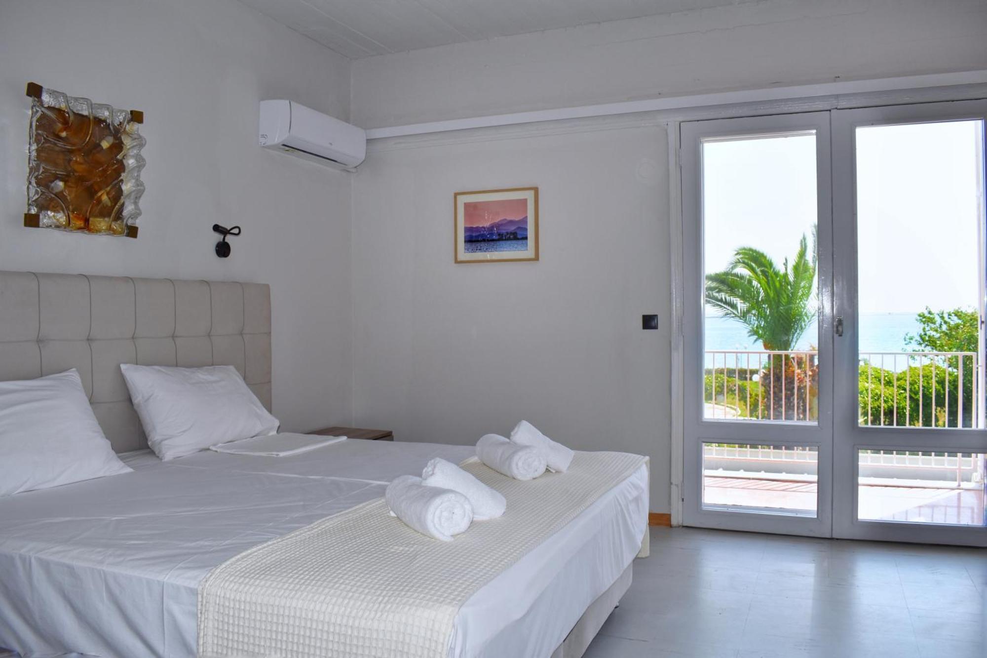 Hotel Theoxenia Mesolóngion 외부 사진