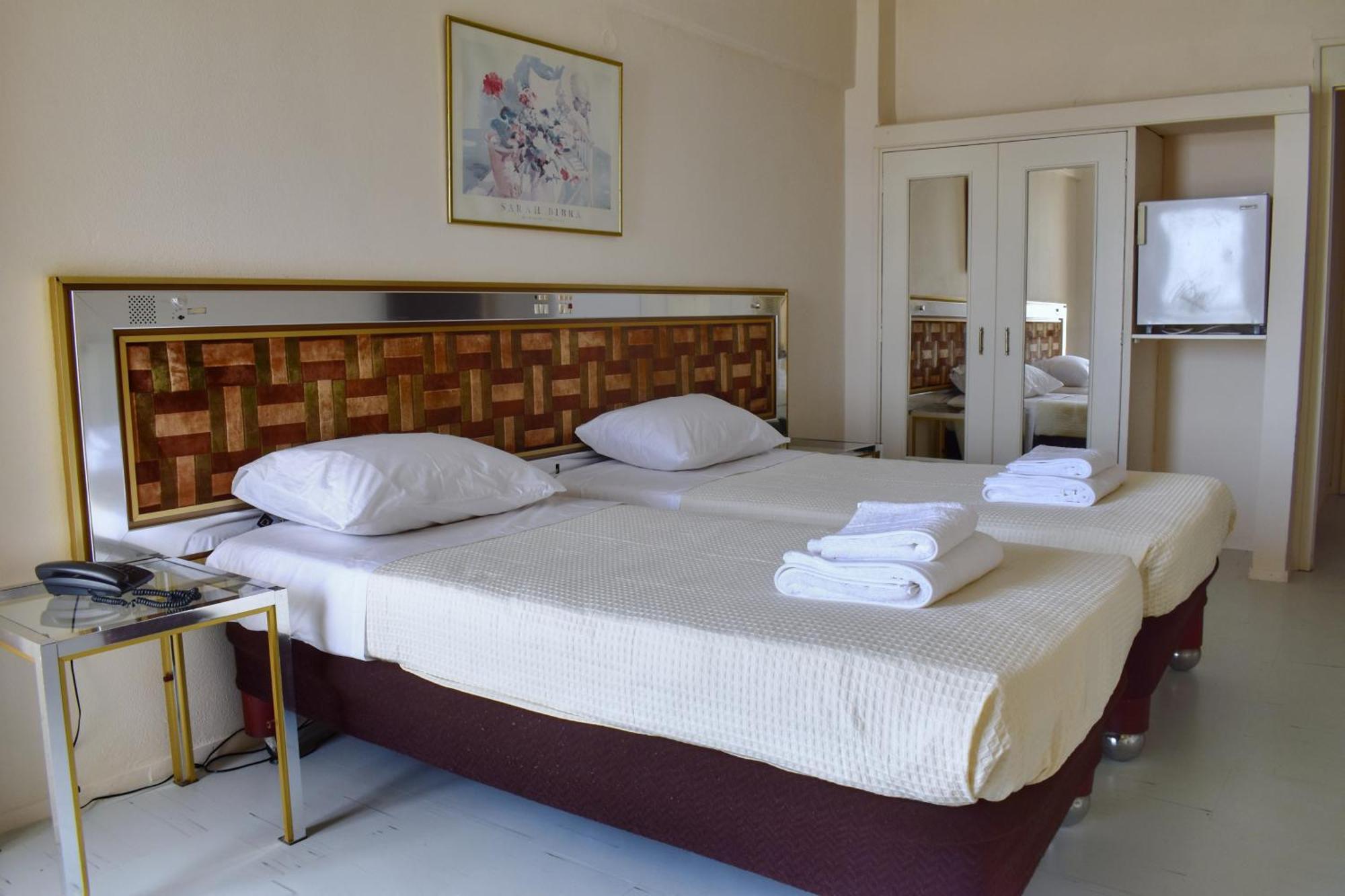 Hotel Theoxenia Mesolóngion 외부 사진