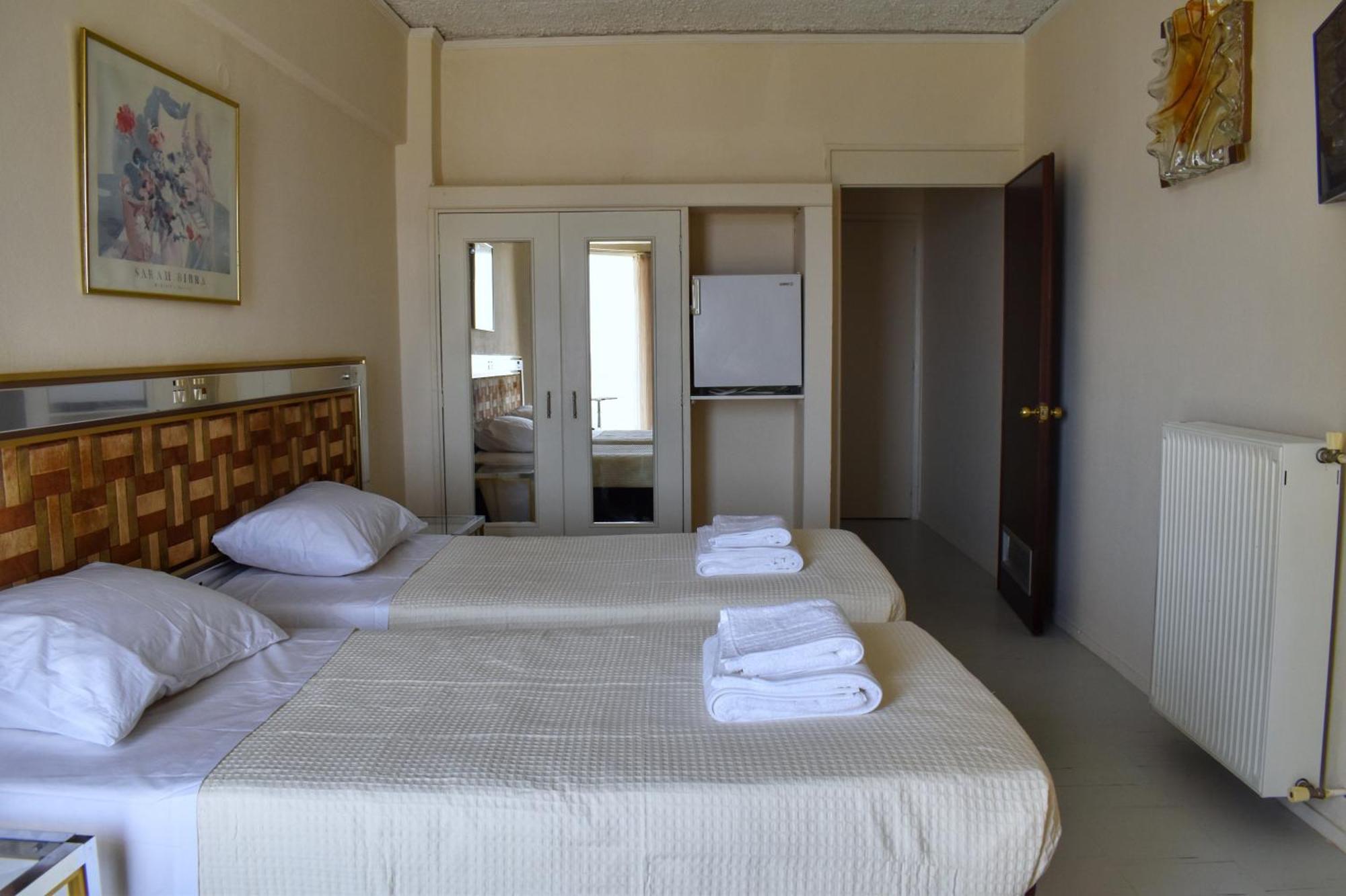 Hotel Theoxenia Mesolóngion 외부 사진