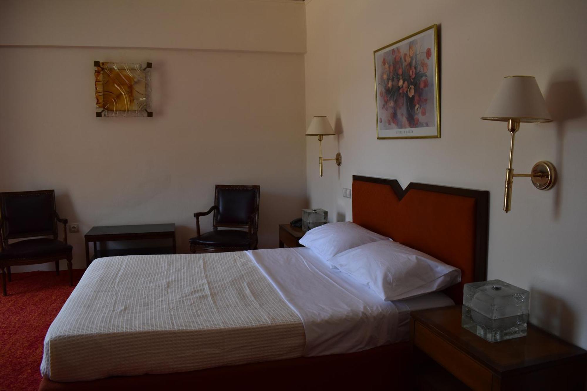 Hotel Theoxenia Mesolóngion 외부 사진